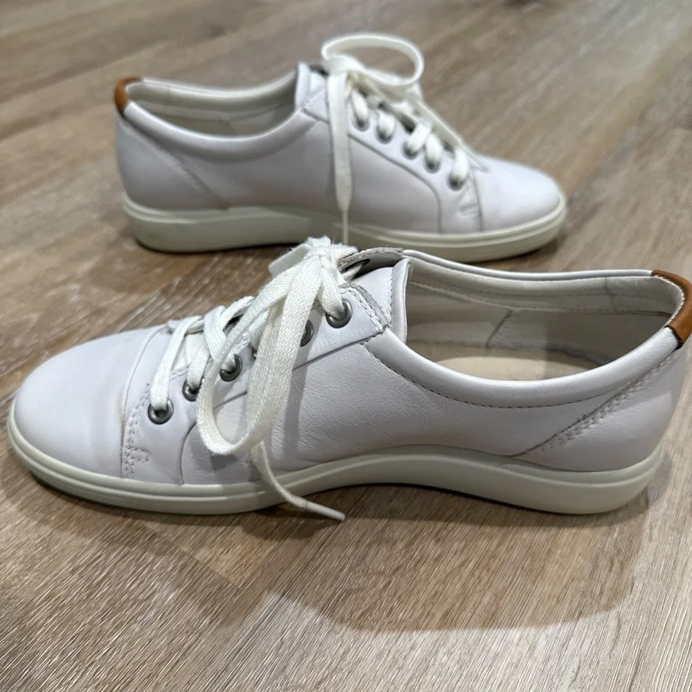 Ecco Soft 7 Size 38 White Sneakers Classic Low-Top Design